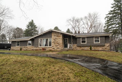 /international/us/s83w27570-beaver-trl-mukwonago-wi-110107310745/