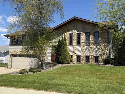 /international/us/813-alderman-street-tomah-wi-110107955217/