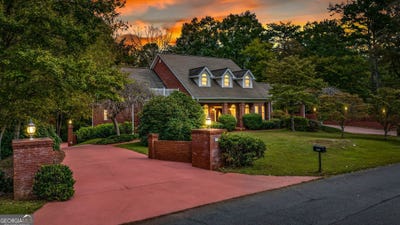 /international/us/231-westwoods-drive-ellijay-ga-110120533777/