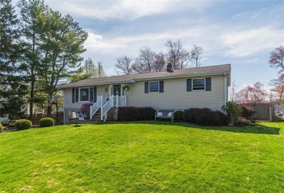 /international/us/13-tulip-lane-monroe-ny-110098997534/
