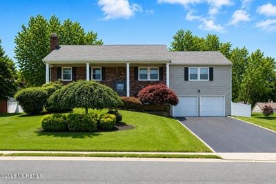 /international/us/19-prescott-drive-marlboro-nj-110108238158/