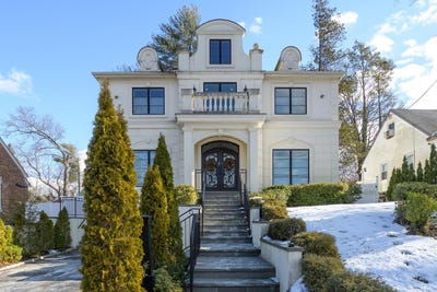 /international/us/37-devon-road-great-neck-ny-110097193624/