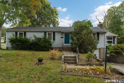 /international/us/561-old-colchester-road-montville-ct-110120463429/