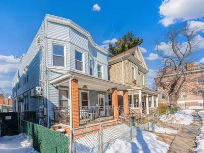 /international/us/1304-123rd-street-college-point-ny-110105953623/