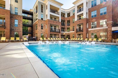 /international/us/600-carraway-crossing-chapel-hill-nc-110105504293/