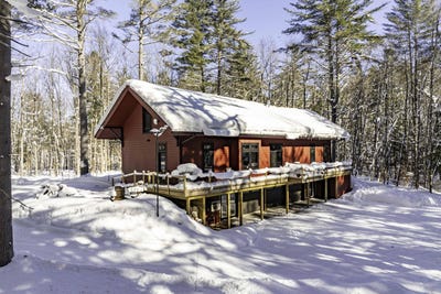/international/us/5512-pine-wood-drive-greig-ny-110105360352/