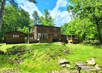 /international/us/927-bluestone-river-rd-jumping-branch-wv-110108782333/