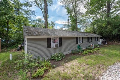 /international/us/76-long-meadow-drive-glocester-ri-110101088572/
