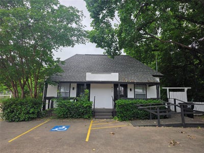 /international/us/417-e-main-street-quinlan-tx-110107860979/