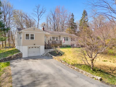 /international/us/22-pine-hill-drive-wappingers-falls-ny-110107276448/