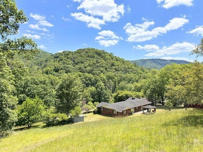 /international/us/20-canterbury-school-road-hinton-wv-110104870323/