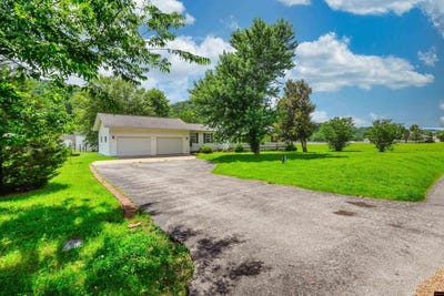 /international/us/1035-riverview-drive-norfork-ar-110108627915/