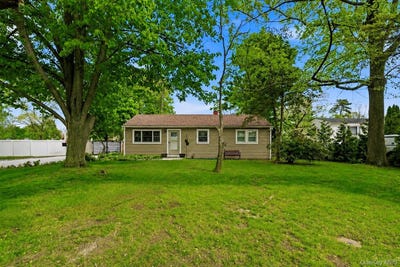 /international/us/1016-howells-road-bay-shore-ny-110107964623/