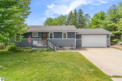/international/us/390-s-marshall-road-beulah-mi-110108709380/