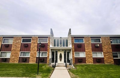 /international/us/1313-s-rebecca-road-lombard-il-110107847179/