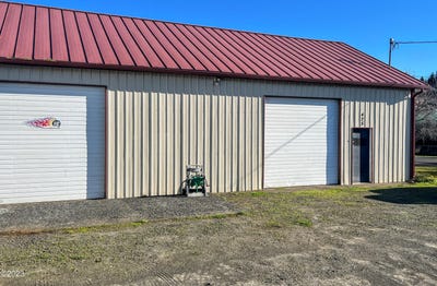 /international/us/425-nw-cedar-street-waldport-or-110088475884/