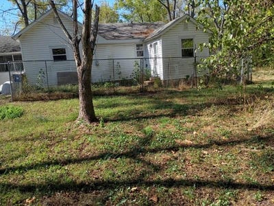 /international/us/1002-w-ellis-street-salem-mo-110120772484/