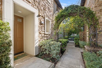 /international/us/157-roadrunner-irvine-ca-110120755480/