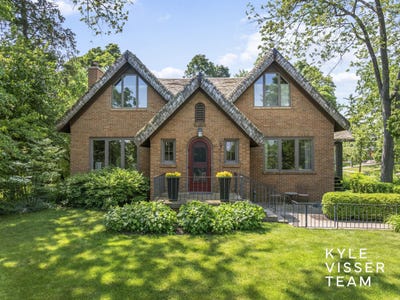 /international/us/2346-lake-drive-se-east-grand-rapids-mi-110097229586/?lang=pt