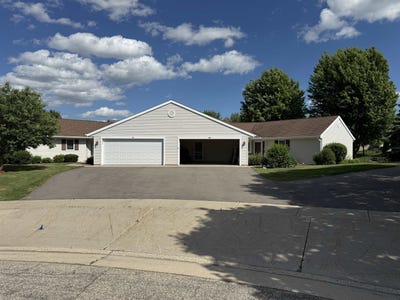 /international/us/109-elizabeth-court-deerfield-wi-110108823612/