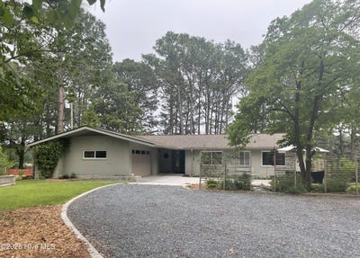 /international/us/164-pine-lake-drive-whispering-pines-nc-110108496138/