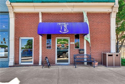 /international/us/228-e-main-street-walhalla-sc-110108190694/