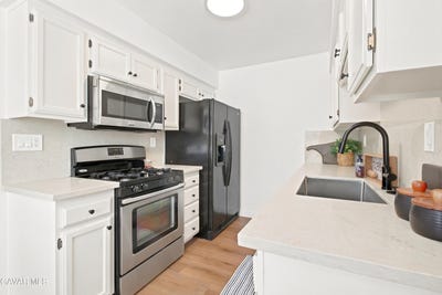 /international/us/43467-30th-street-lancaster-ca-110109120783/