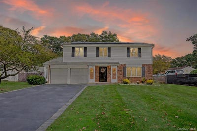 /international/us/5-canterbury-drive-coram-ny-110102619912/