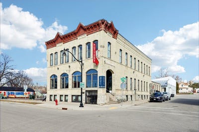 /international/us/101-church-street-lake-mills-wi-110106057564/