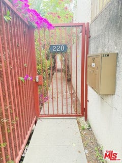 /international/us/220-n-louise-st-glendale-ca-110108178547/