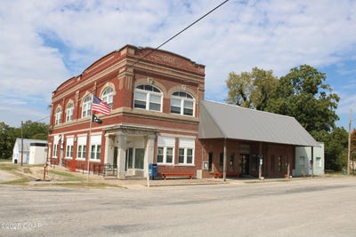 /international/us/102-n-commercial-street-kincaid-ks-110102752454/