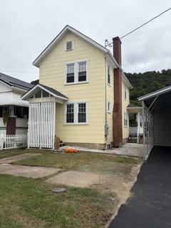 /international/us/277-main-st-hinton-wv-110120053082/