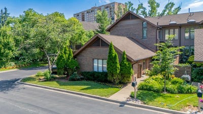 /international/us/1210-hawthorne-lane-hinsdale-il-110099460866/