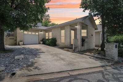 /international/us/241-old-oaks-path-kerrville-tx-110101212270/