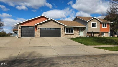 /international/us/2630-henry-street-bismarck-nd-110107846340/