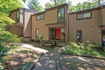 /international/us/9328-groundhog-drive-north-chesterfield-va-110108585572/