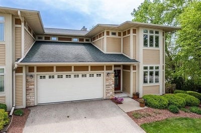 /international/us/1100-w-pleasant-street-portage-wi-110100302473/