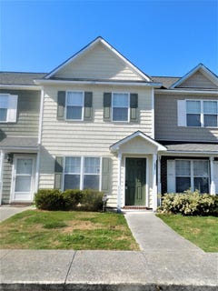/international/us/609-streamwood-drive-jacksonville-nc-110108226538/