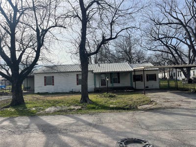 /international/us/406-s-austin-street-wolfe-city-tx-110106070773/