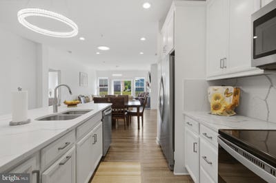 /international/us/32-camden-circle-la-plata-md-110107689571/