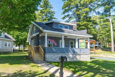 /international/us/75-mcgillis-avenue-lake-george-ny-110104052992/