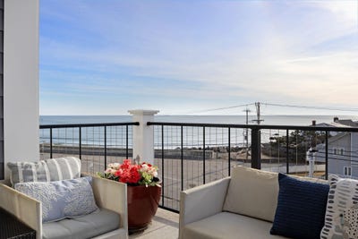 /international/us/535-ocean-boulevard-hampton-nh-110106927345/