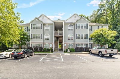/international/us/4705-pennoak-lane-greensboro-nc-110101145009/