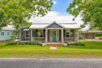 /international/us/210-north-church-street-fayetteville-tx-110108098556/