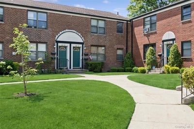 /international/us/196-30-67th-avenue-fresh-meadows-ny-110108354390/