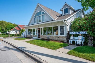 /international/us/4084-main-street-fish-creek-wi-110092481475/?lang=en