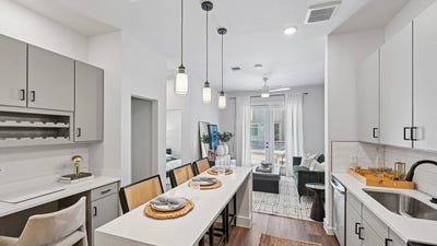 /international/us/1735-n-greenville-avenue-richardson-tx-110107502735/
