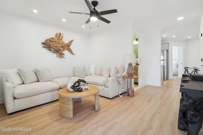 /international/us/401-broadway-barnegat-light-nj-110100419419/
