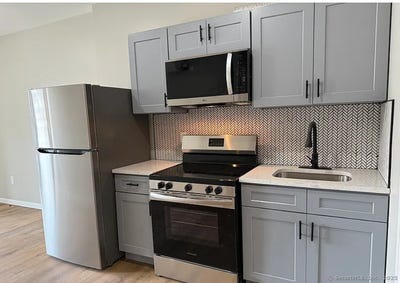 /international/us/61-field-street-waterbury-ct-110108342231/