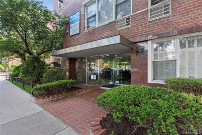 /international/us/71-40-112th-street-forest-hills-ny-110108347219/